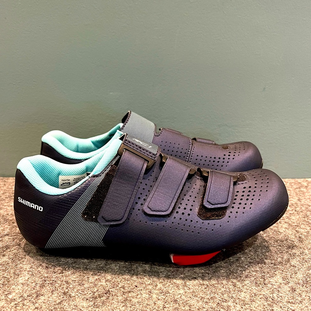 Shimano RC1 womens size 7.2 (eur 39) Peleton / bike shoes WITH CLEATS